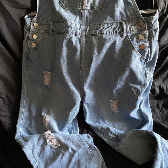 Women’s distressed bib jeans - Picture 1 of 4
